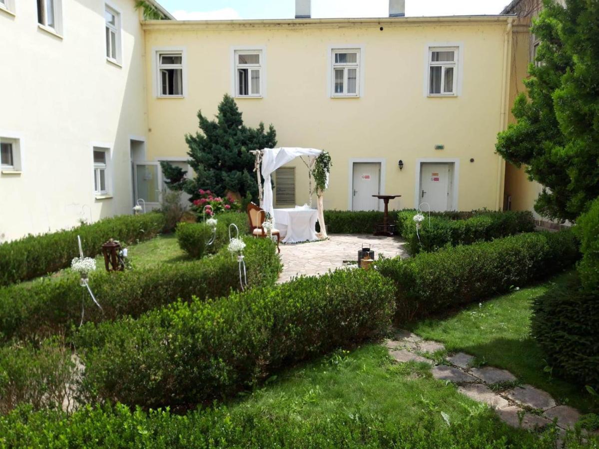 Hotel Memorial Terezin  Bagian luar foto